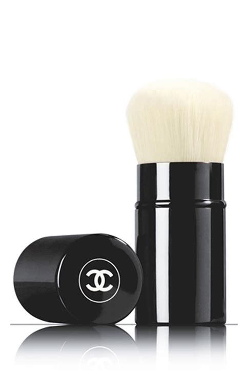 chanel petit pinceau kabuki brush.